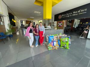 Donación de alimentros para huelitas FEST